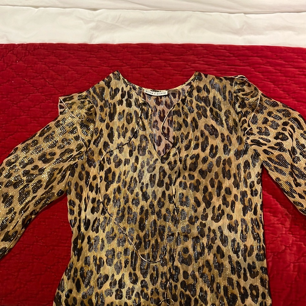 Alice & Olivia women’s leopard shirt, like new . Small